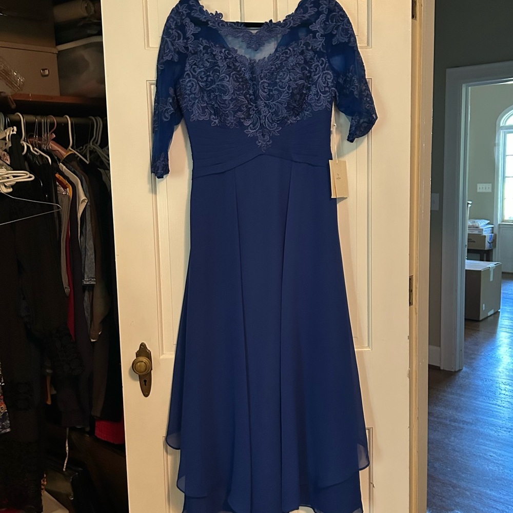 Elegant Blue Lace Evening Dress
